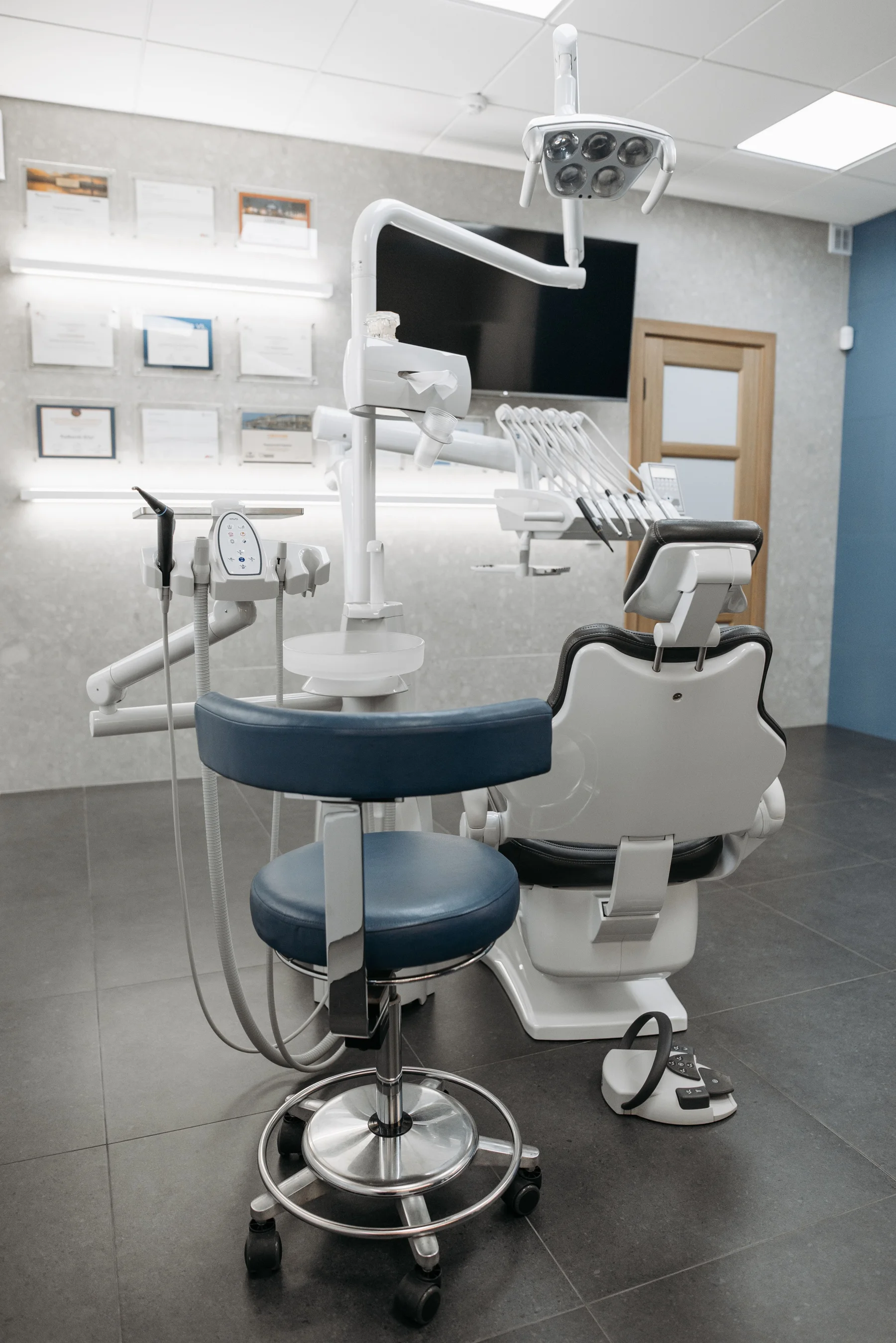 A contemporary dental treatment room
